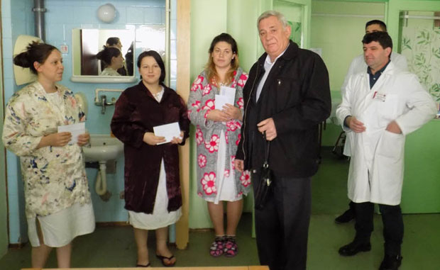 Лесковачко породилиште добило креветиће