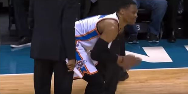 ВИДЕО: Вестбрук погодио судију лоптом у главу и шокирао се реакцијом