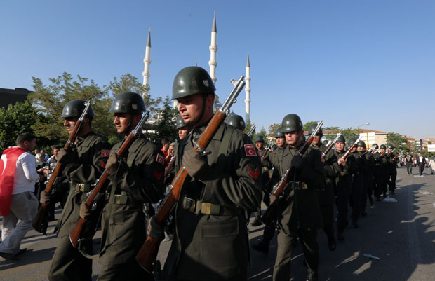 Доживотни затвор за двојицу турских војника због учешћа у пучу