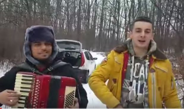 ВИДЕО: Српски момци честитали Путину Бадњи дан