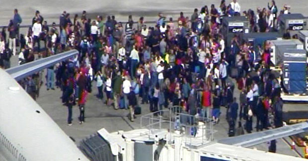 Пуцњава на аеродрому на Флориди, пет мртвих, осам рањених (ВИДЕО)