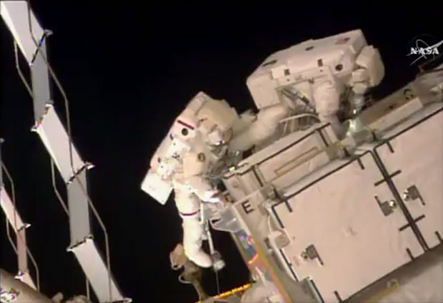 Астронаути у свемирској шетњи променили батерије