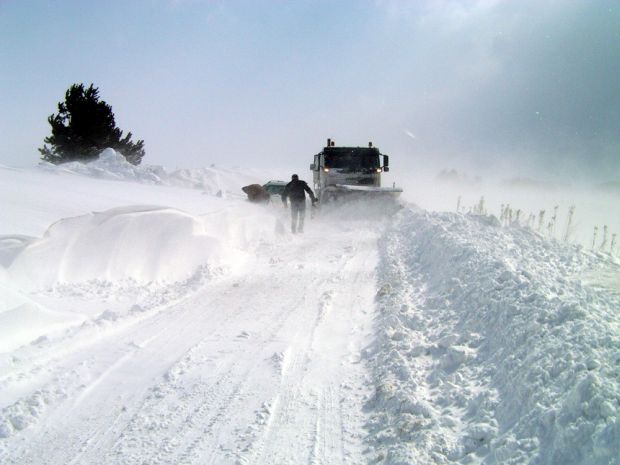 КРИТИЧНО НА ПЕШТЕРУ: У блокади 10.000 људи