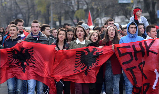 Албанци Скопљу мењају химну, грб?