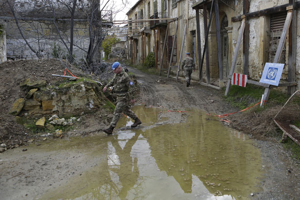 Отето земљиште, турске трупе, град-утвара деле Кипар