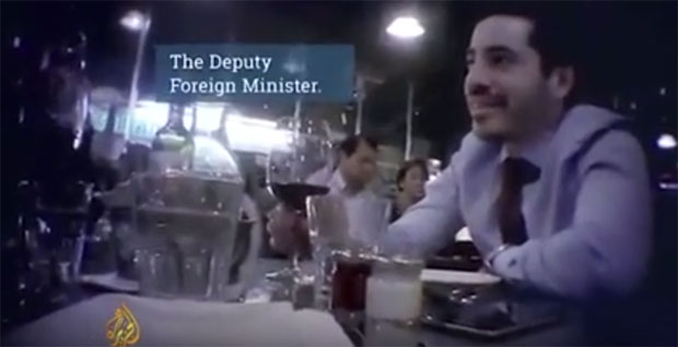 Званичник Амбасаде Израела снимљен како говори о смењивању британских посланика(ВИДЕО)
