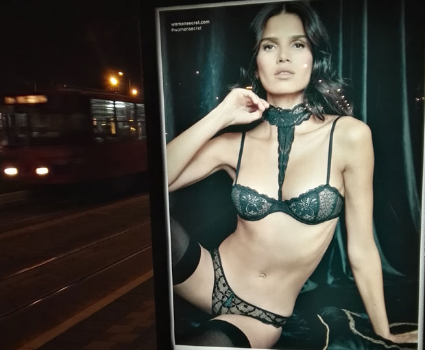 Даме са билборда опасне по возаче