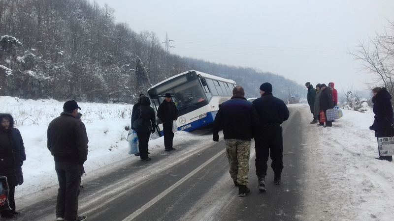 Крушевац: Аутобус принудно слетео са пута