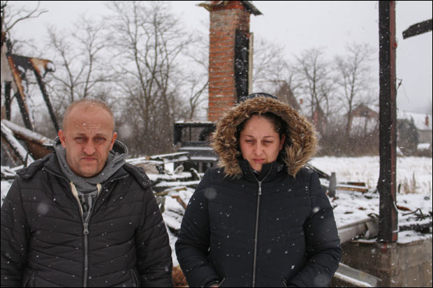 ПОРОДИЦА ОСТАЛА БЕЗ ИЧЕГА: Марковићима ватра све прогутала