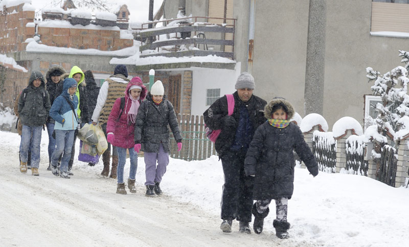 Ђаци пешачили четири километра по снегу