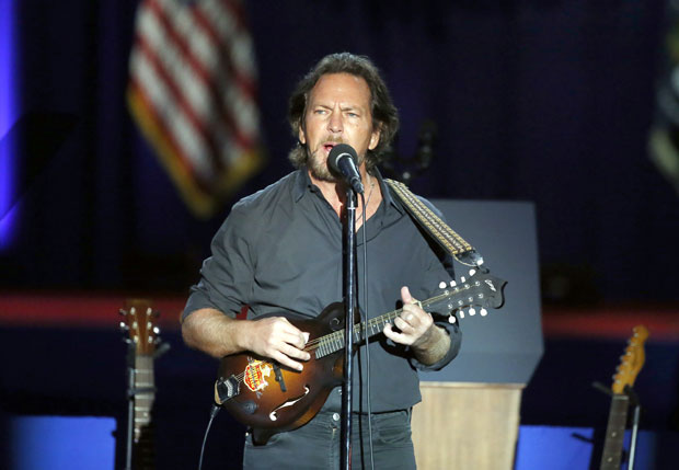 Еди Ведер певао на Обаминој опроштајној церемонији у Чикагу