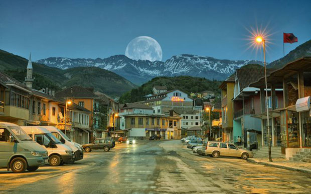 Бивши градоначелник осуђен на 32 месеца затвора због напаствовања