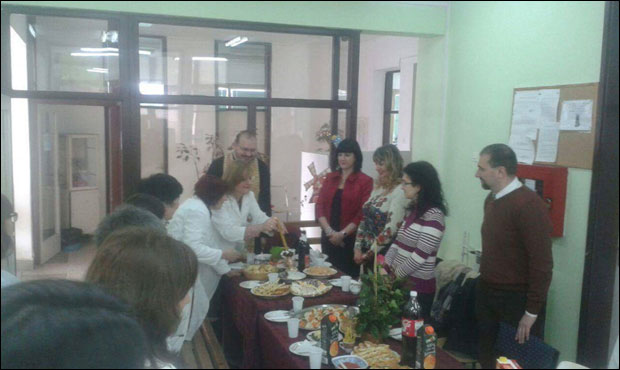 Лекари децу вратили кући да би славили славу?