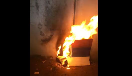 Албанци запалили српску заставу у Женеви (ВИДЕО)