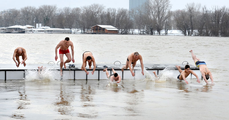 Без трке за часни крст