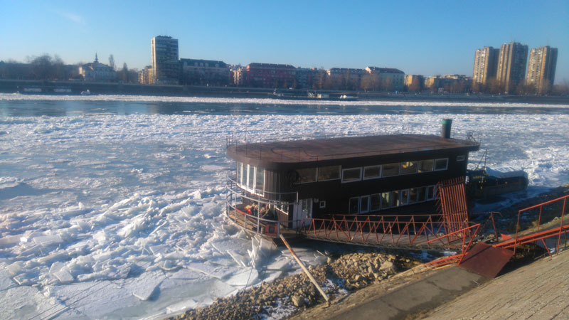 Стижу ледоломци из Мађарске