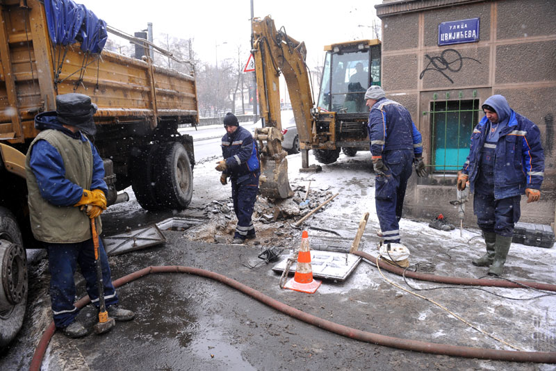 Екипе Водовода имају пуне руке посла: Дневно 50 кварова