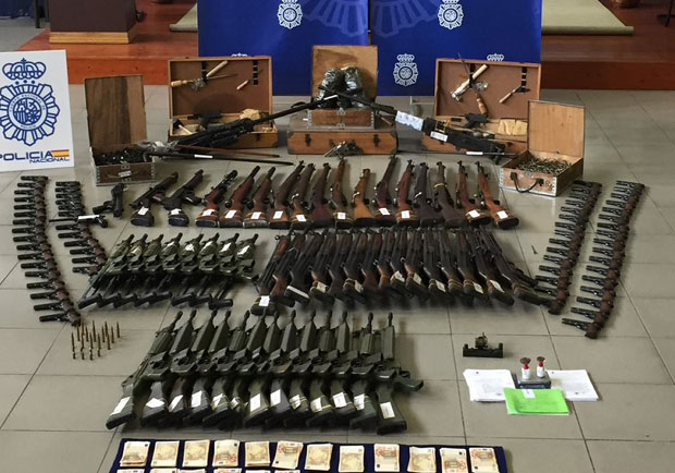 Полиција у Шпанији запленила 12.000 комада оружја! Међу арсеналом и оружје за обарање авиона