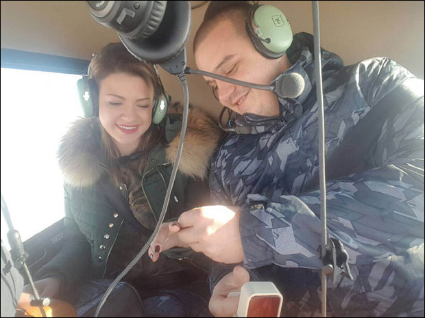 НЕСВАКИДАШЊА ВЕРИДБА ДВОЈЕ ПОСЕТИЛАЦА КУСТЕНДОРФА: Просидба у хеликоптеру 