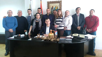 Заратиле партијске колеге