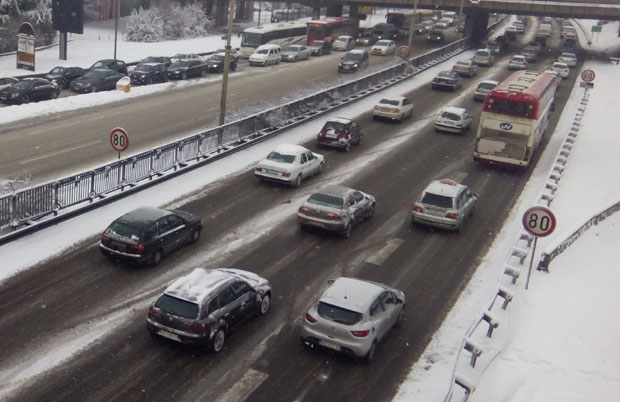 Саобраћај успорен због зимских услова вожње