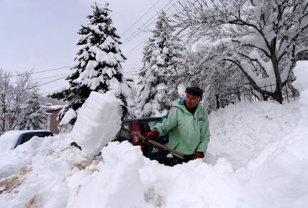 У Македонији највише снега нападало на западу