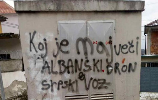 НОВИ ИНЦИДЕНТИ И ПРОВОКАЦИЈЕ НА КиМ: Деца каменовала српски аутобус
