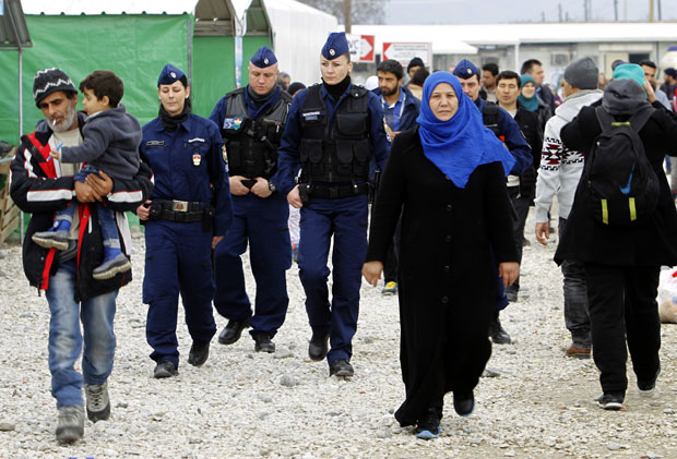 Хрватска полиција тера мигранте натраг у Србију, примењује и силу!