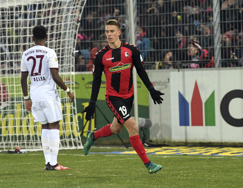 Бундеслига: Левандовски спречио изненађење