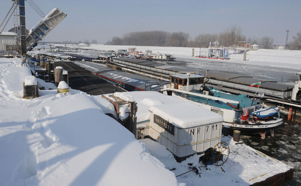 ЛУКА НОВИ САД: Преко дуга у блокаду?