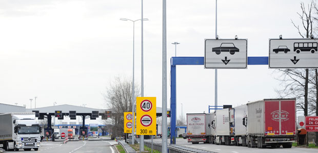 ГУЖВЕ НА ГРАНИЦИ: На Хогошу камиони чекају три сата