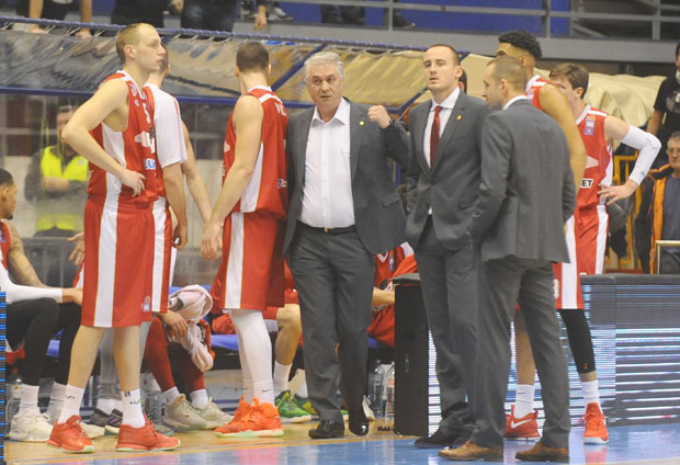 Кратак прекид утакмице у “Пиониру”: Кошаркаши ФМП-а напустили паркет, па се вратили