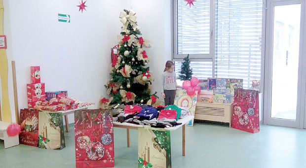 Поклони за мале другаре у болници