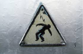 Мајку и сина убила струја?