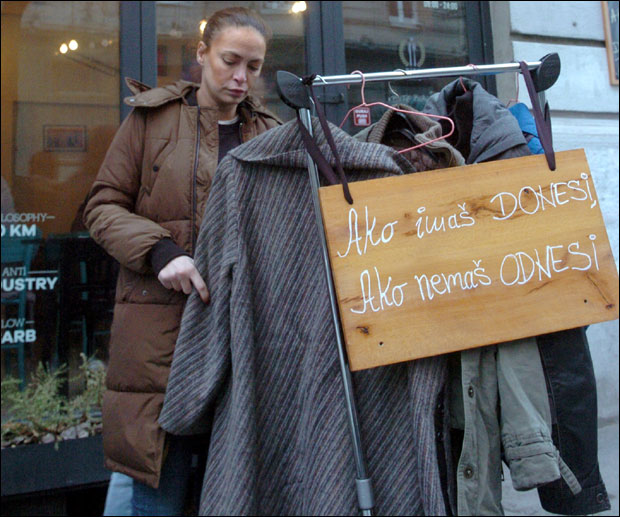 Хуманитарни чивилуци пуни одеће