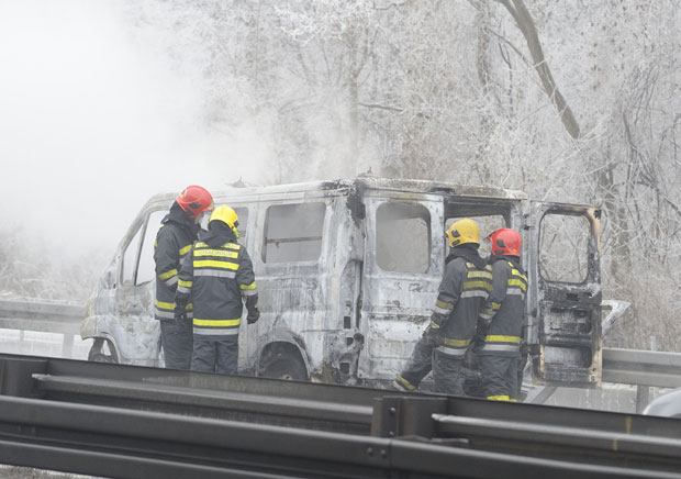 Изгорело возило Хитне помоћи (ВИДЕО)