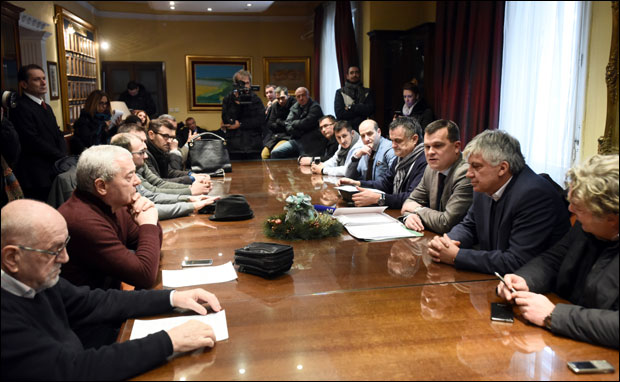 ЗАМРШЕНИ ОДНОСИ МЕЂУ АДВОКАТИМА: Комора са два одбора