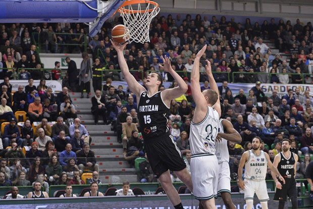 ПАРТИЗАН ИДЕ ТЕЖИМ ПУТЕМ: Десетковани црно-бели изгубили од Сасарија и завршили на трећем месту 