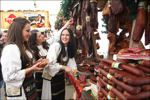 Кад замиришу пршута, кобасица...