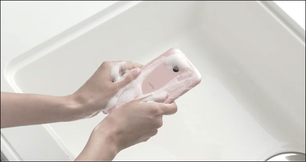 Упознајте смартфон који воли да се купа (ВИДЕО)