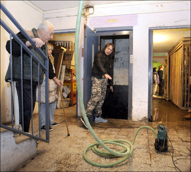 Земун: Подрум пун воде, лифт блокиран