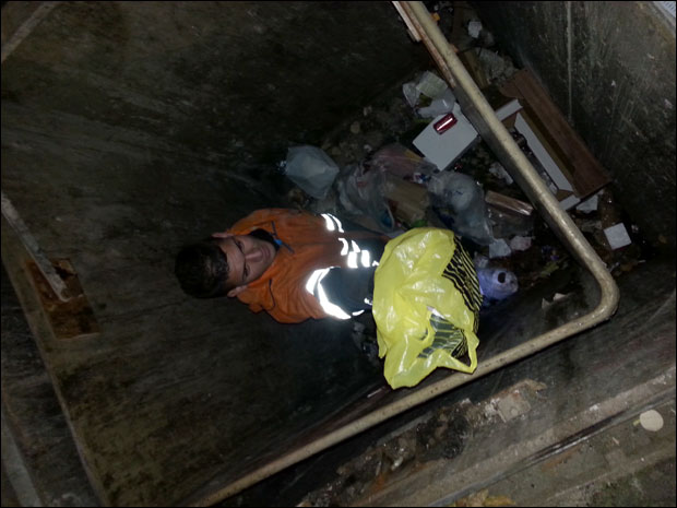 Подземни контејнери: Упадају ноге у пропали лим