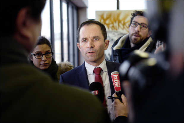 Амон против Фијона