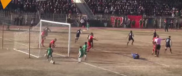 ВИДЕО: У Алепу се опет игра и гледа фудбал