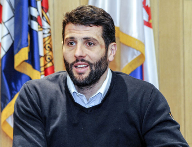 Шпијунка: Шапић изазива Малог
