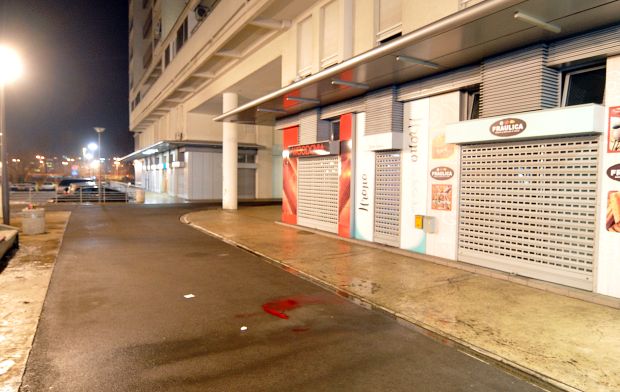 НЕСРЕЋА У НОВОМ БЕОГРАДУ: Жена пала са 8. спрата и погинула