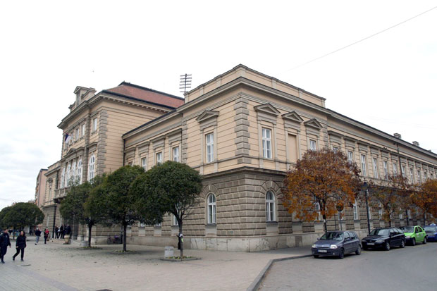 Осуђени педофил у кућном притвору