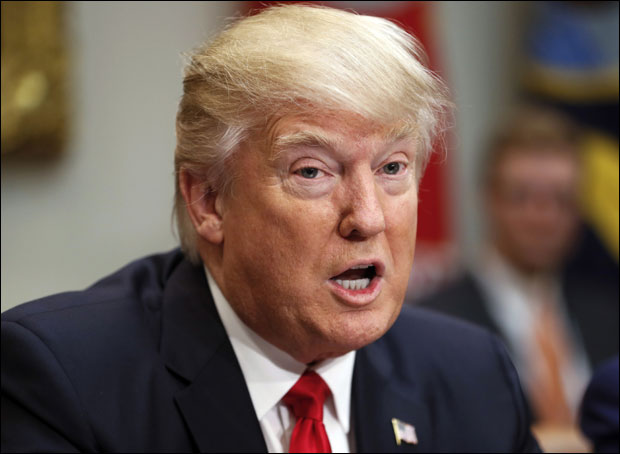 Трамп данас почиње смањење прописа о финансијама
