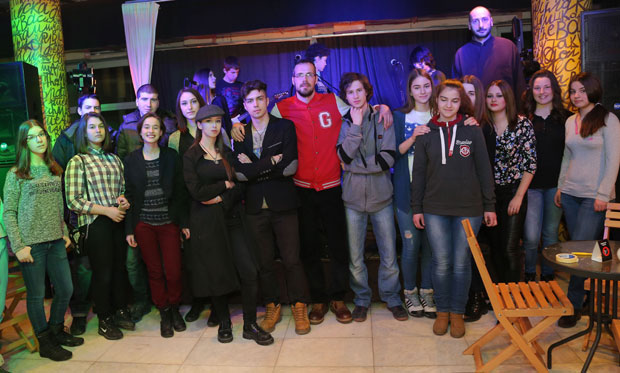 Поп децу учи да свирају рок