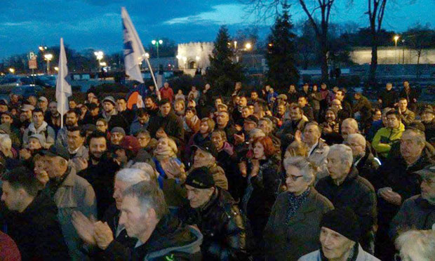 ПЕТИ ДАН ПРОТЕСТА: Нишлије на улицама због рачуна за грејање, стигла и подршка из Београда